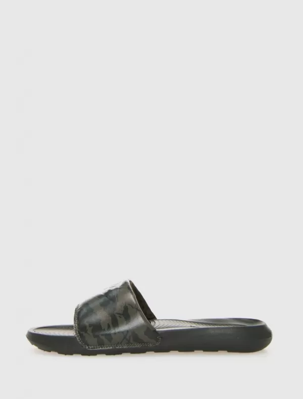 NIKE Chancla Victori Verde Logo Negro>Hombre Chanclas